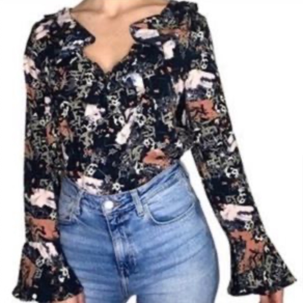 EUC Sanctuary Ruffle V-neck Bell Sleeve Top Size Large